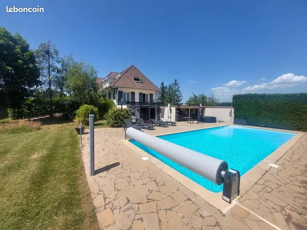 Maison 7 pièces 250 m²