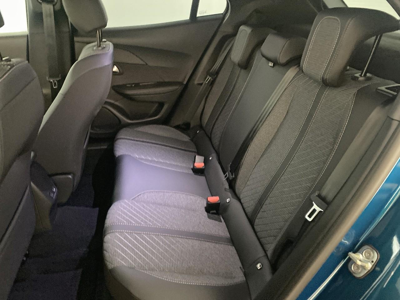 Peugeot 2008 hybrid 145 ch e-dcs6 allure — photo 10