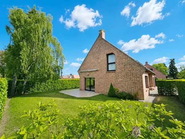 Maison individuelle - 134 m2 hab - 190 m2 utile - 4 chambres - grand garage - terrain 522 m2