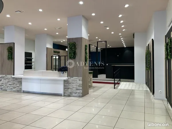 Local commercial 300 m²