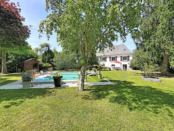 Achat maison Amboise 159 m² sur magnifique parc arboré avec piscine.