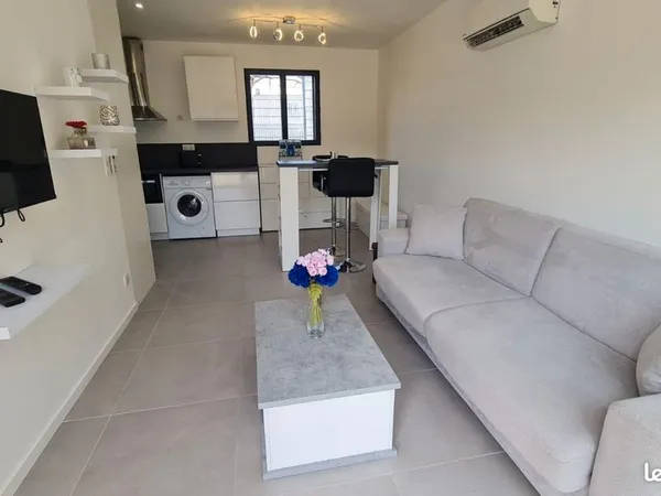 À LOUER - STUDIO MEUBLÉ DE 25 m² AVEC PARKING JARDIN- CADRE CALME ET VERDOYANT