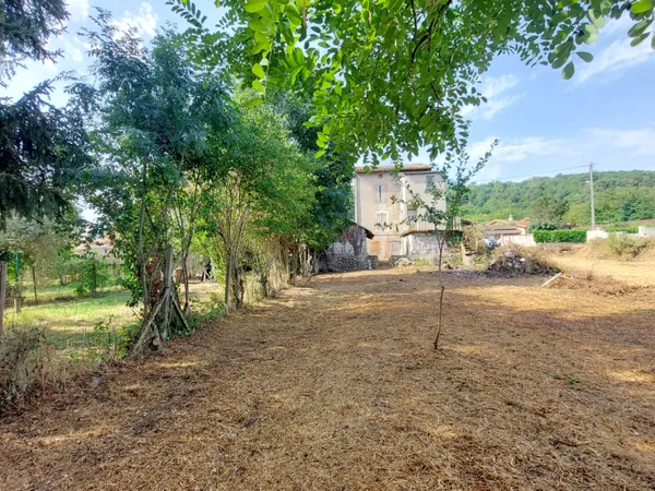 A VENDRE PAMIERS MAISON A RENOVER ENTIEREMENT AVEC GRAND TERRAIN