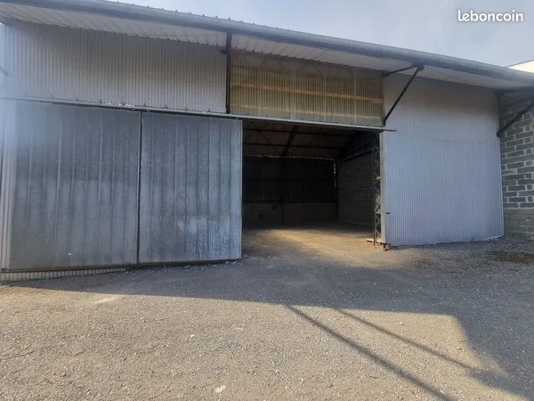 Entrepôt/Hangar de stockage d'une surface de 200 m²