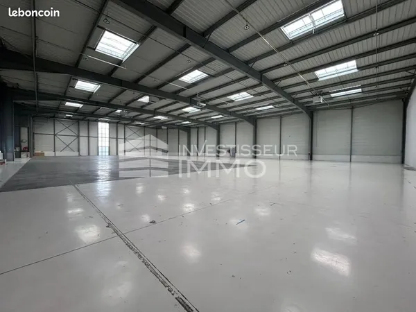 Local bureaux 2 500 m²