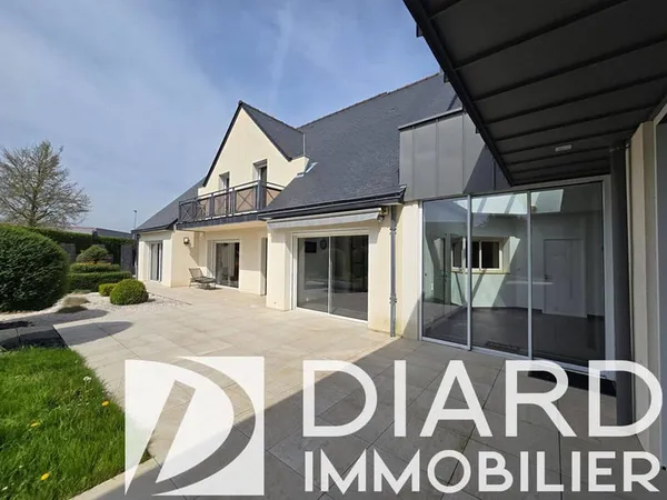 Maison 8 pièces 305 m²