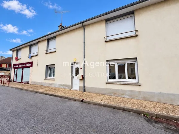 Une maison au grand volume, idéal pour un labo traiteur, garage 100m²