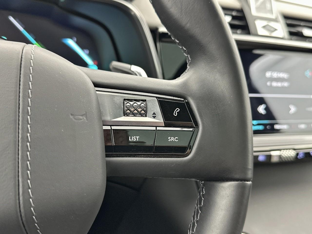 Ds Ds 7 crossback crossback hybride e-tense 300 eat8 4x4 rivoli — photo 17