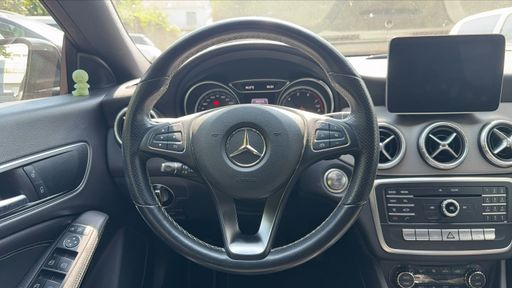 Mercedes Classe CLA 180 122 7G-Tronic - Fascination – 2018 – 74637 km – Essence – Boîte Automatique — photo 27