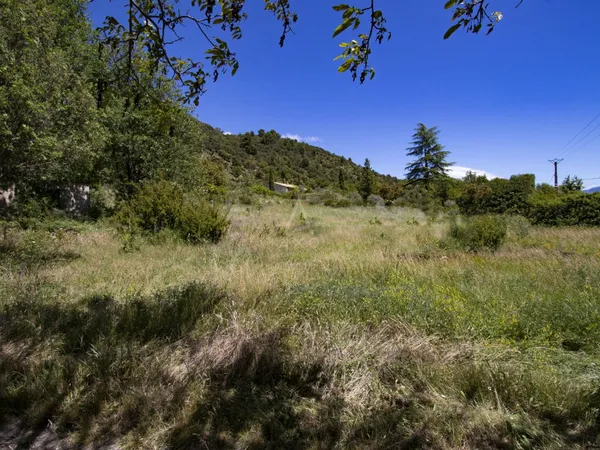 Terrain constructible 925 m²
