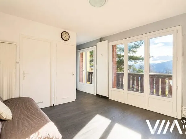 STUDIO LUMINEUX AVEC BALCON ET VUE DÉGAGÉE - LA CHENEVARIE