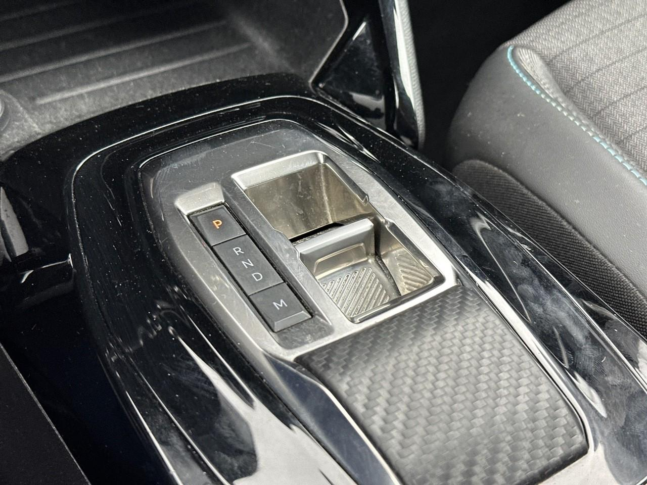 Peugeot 2008 puretech 130 s&s eat8 allure pack — photo 30