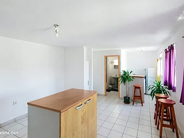 Studio 1 pièce 28 m²