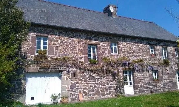 Grande maison familiale - 214 m² habitables - Terrain arboré 2 700 m² - proche mer et Granville