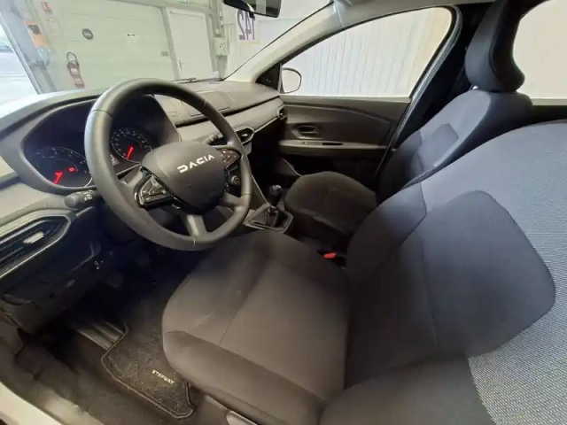Dacia Sandero sce 65 — photo 10