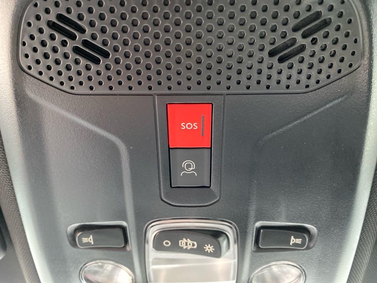 Peugeot 2008 1.2 hybrid 145ch style e-dcs6 — photo 15
