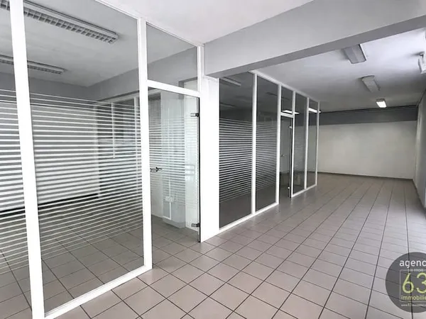 Local Commercial de 80 m2 avec garage, à saisir