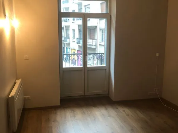 Local 56 m² - Quartier Championnet