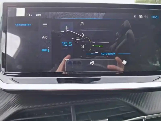 Peugeot 208 hybrid 110 e-dcs6 — photo 41