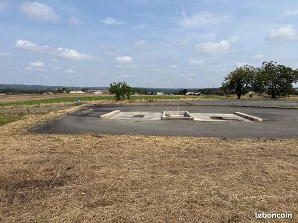 Terrain commercial à louer avec emplacement station de lavage