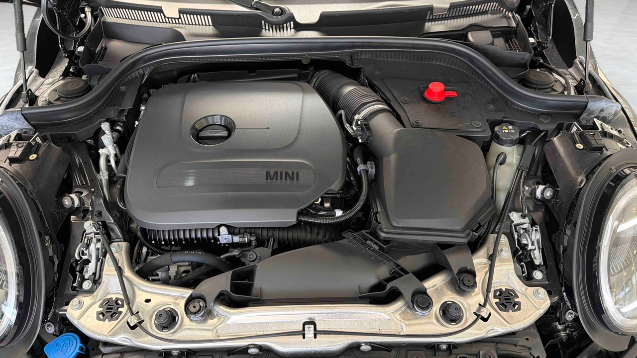 Mini Cooper Cabriolet JCW 231 ch DKG7 — photo 17