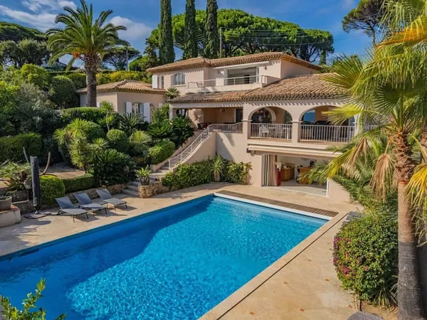 Villa 6 pièces 233 m²
