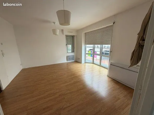 Loue T2, deux pièces de 48,5m2, 1er étage avec ascenseur