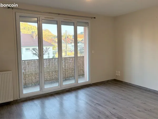 F4 lumineux avec balcon