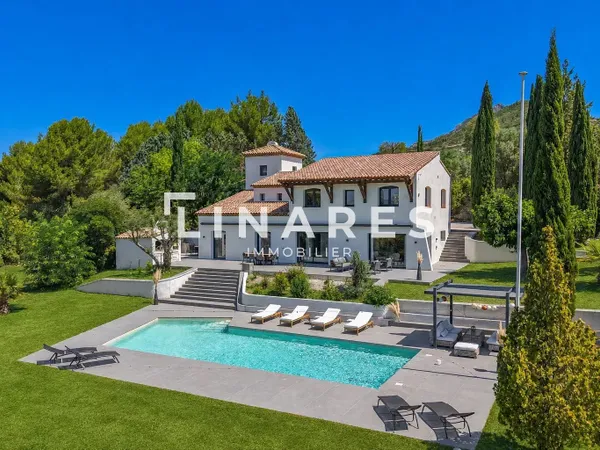 L'ICONIQUE - Villa T6 de 343m² - Dépendance - Piscine - Court de tennis - Terrain de 8000m² - 13420 