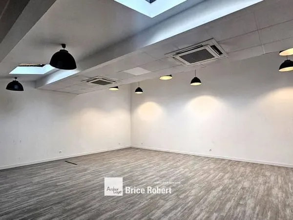 Bureau 240 m²