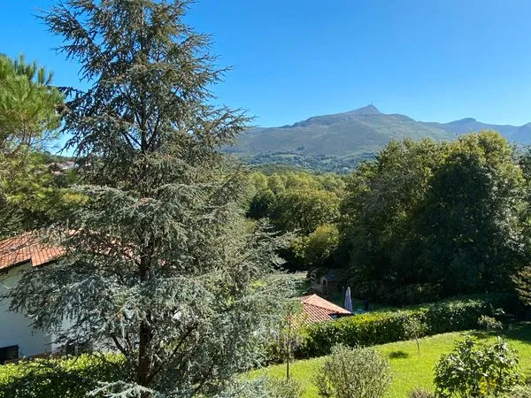 Maison de 227 m2 dans un écrin de verdure face à la Rhune