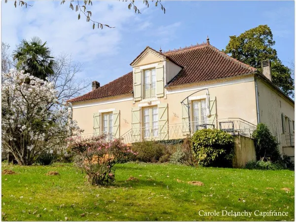 Propriété de caractère de 170 m² + maisonnette 30 m², classée 3 épis Gite de France sur 2 500 m² Vue