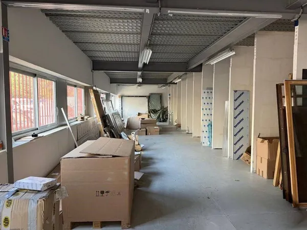 Local d'activité 4 pièces 583 m²
