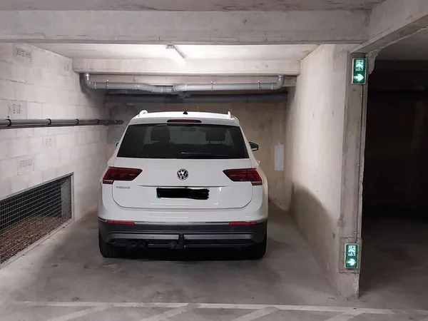 Grande place de parking 17m2 sécurisée Parc de Procé