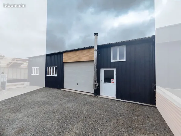 À LOUER - Atelier ou dépôt de 146 M² avec Mezzanine à Plaintel
