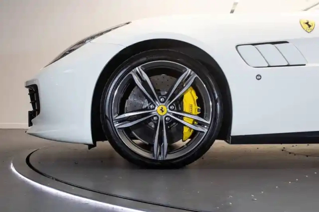 Ferrari Gtc4Lusso gtc4 lusso v12 6.0 690ch — photo 9