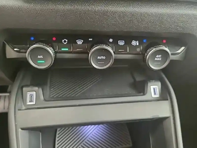 Citroën C4 e- 136 ch automatique — photo 21