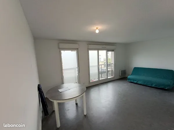 Studio rénové et meublé 32m2 dans un quartier résidentiel récent