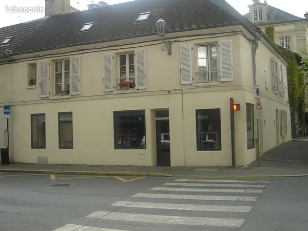 Local commercial chantilly