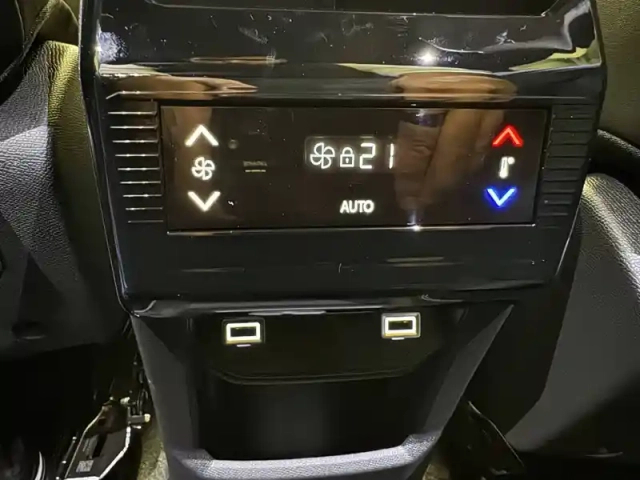 Peugeot 5008 plug-in hybrid 195 e-dcs7 — photo 16