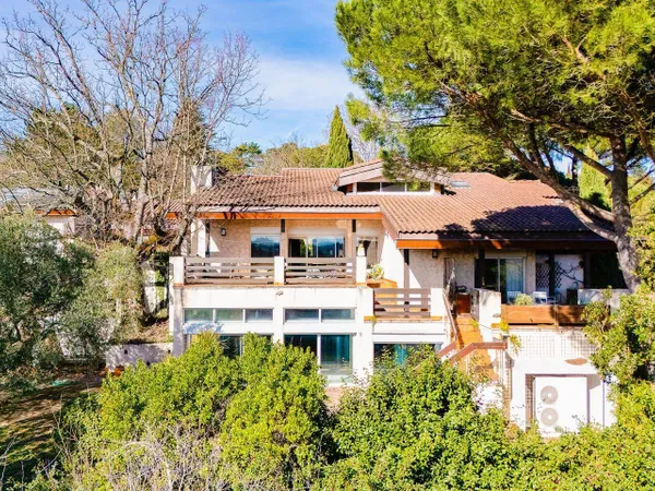 Maison 8 pièces 421 m²