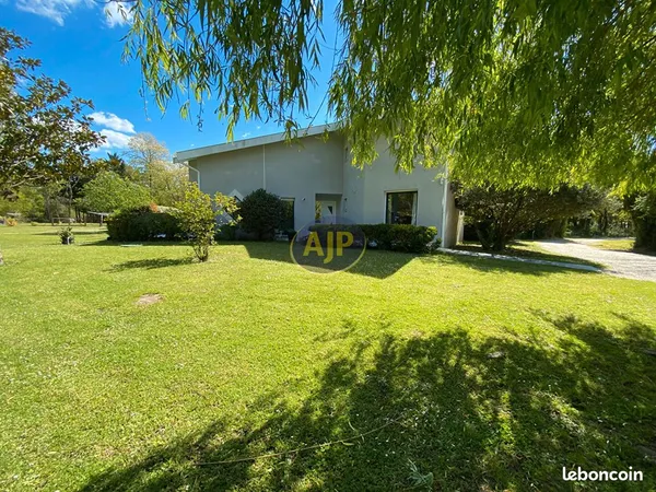Propriété 8 pièces 300 m²
