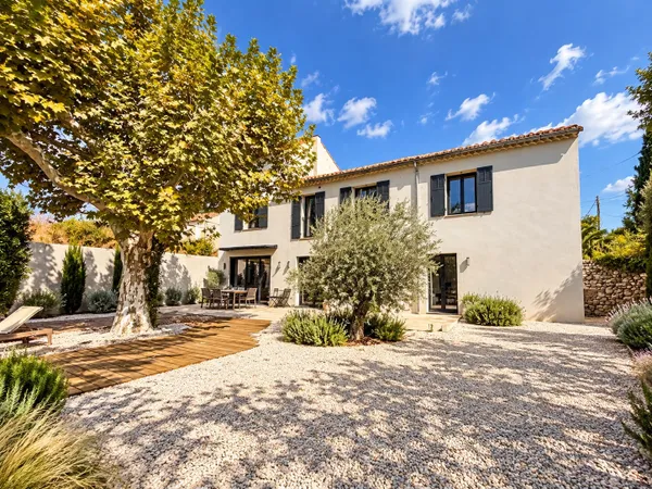 Bastide ancienne entièrement rénovée 170m2 sur 900m2 de terr