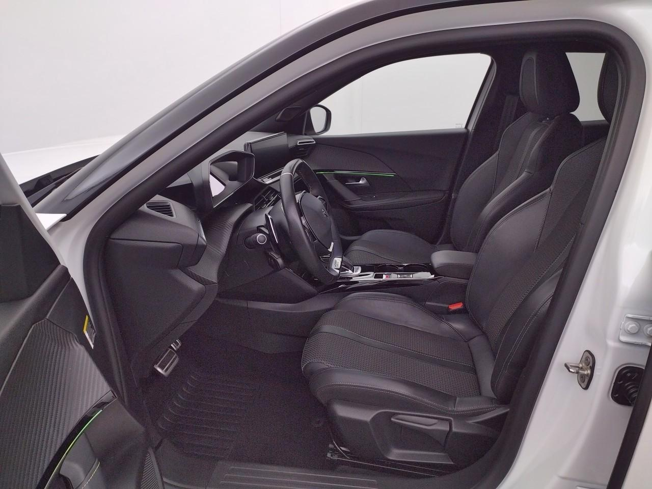 Peugeot 2008 puretech 130 s&s eat8 gt — photo 10