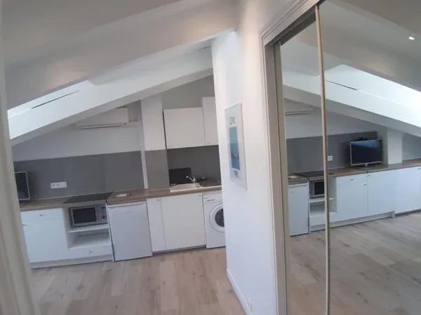 À LOUER - BEL APPARTEMENT 2 PIÈCES CLIMATISÉ - 44,50 m² - NICE CENTRE