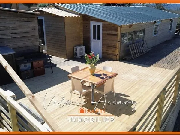 Rocbaron : Terrain de 293 m² avec chalet de 58 m², 2 chambres, terrasse, atelier...
