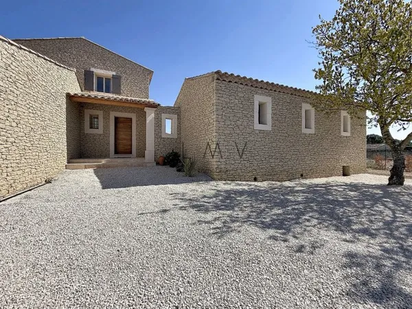 Maison 6 pièces 222 m²