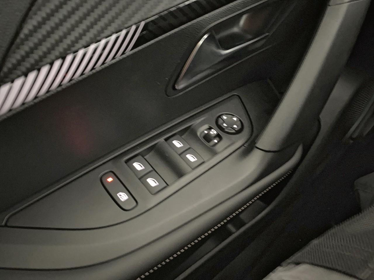 Peugeot 2008 hybrid 145 ch e-dcs6 allure — photo 20