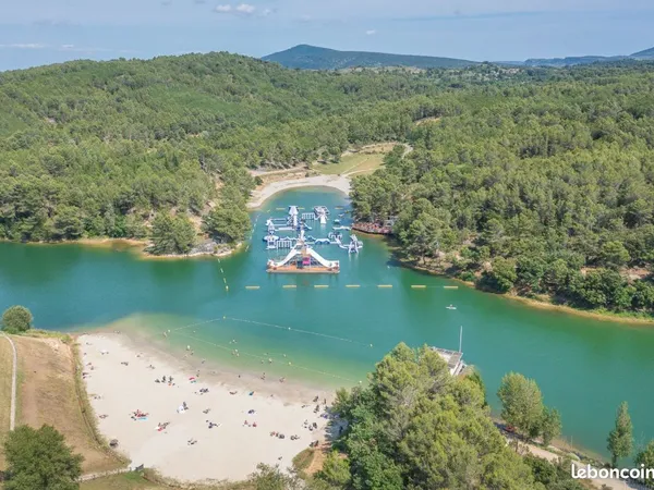 Terrain constructible 891 m² - À 3 min du lac de la Cavayère