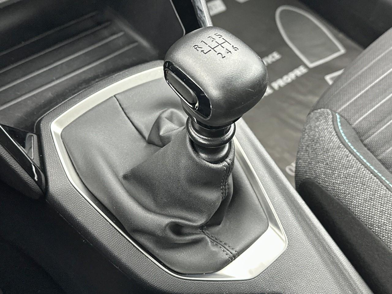 Peugeot 208 puretech 100 s&s bvm6 style — photo 29
